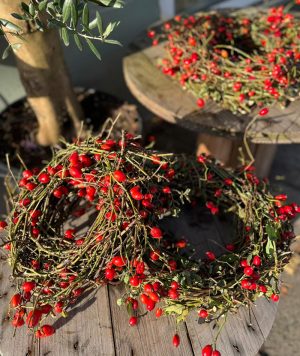 BLUMENTOCHTER Hagebuttenkranz